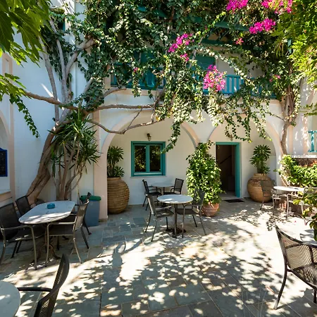 Apartment Andreas Kamari (Santorini)