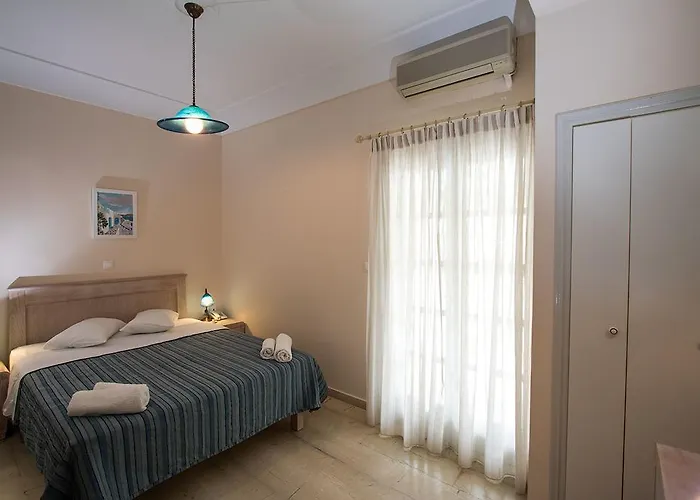 Andreas Kamari (Santorini)